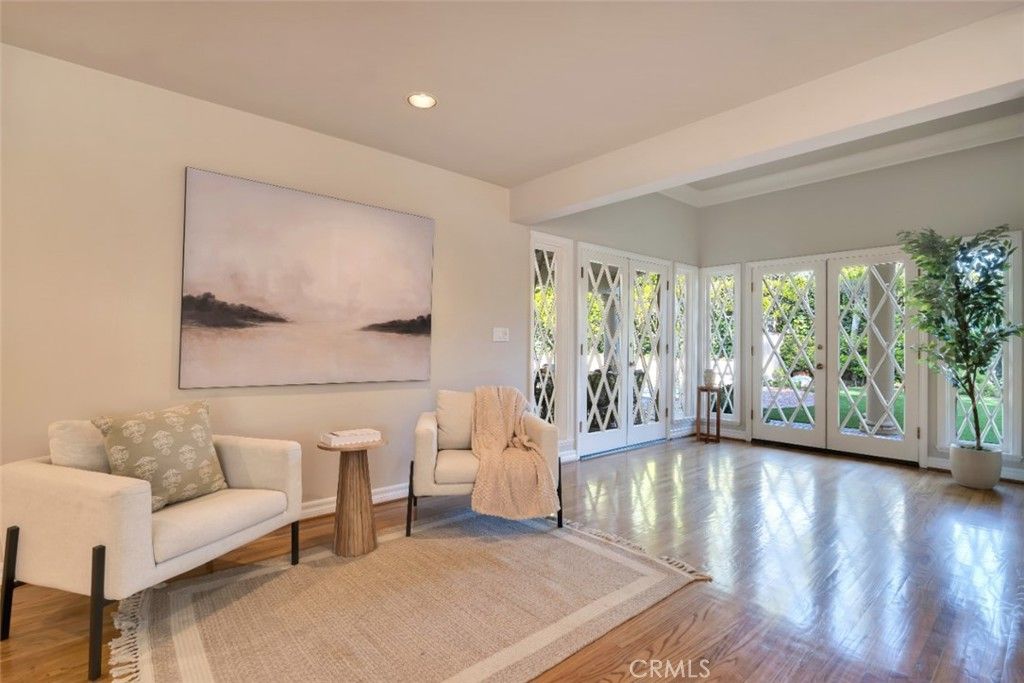 Image 17 of property listing at 4200 Gayle Drive, Tarzana, CA 91356