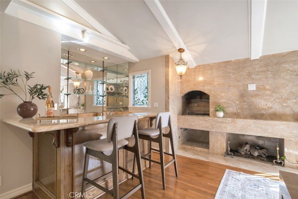 Image 19 of property listing at 4200 Gayle Drive, Tarzana, CA 91356