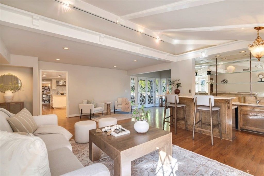 Image 20 of property listing at 4200 Gayle Drive, Tarzana, CA 91356