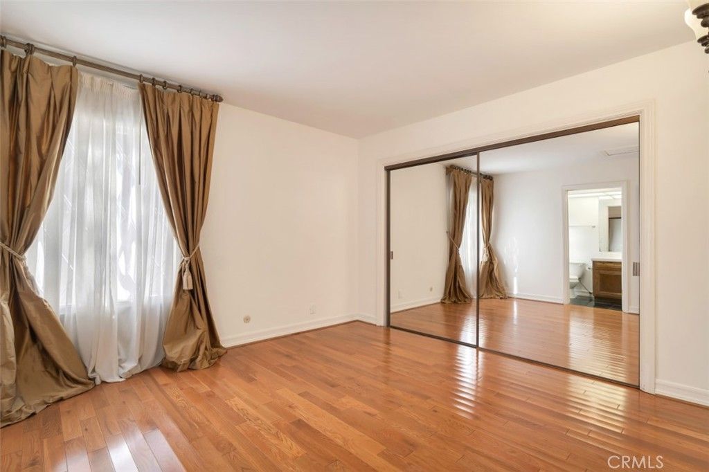 Image 22 of property listing at 4200 Gayle Drive, Tarzana, CA 91356