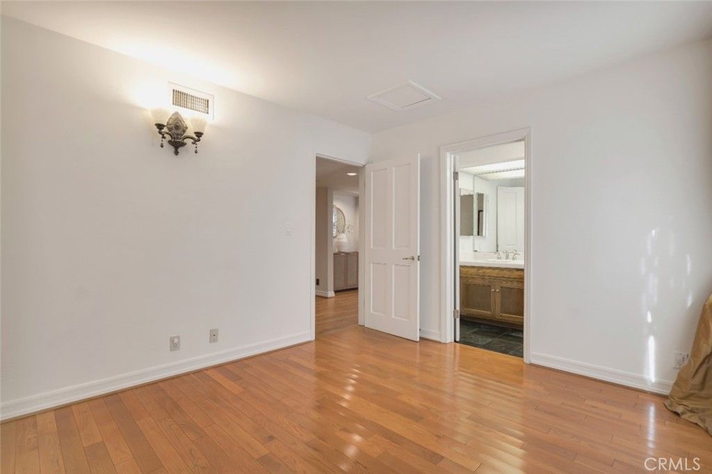 Image 23 of property listing at 4200 Gayle Drive, Tarzana, CA 91356