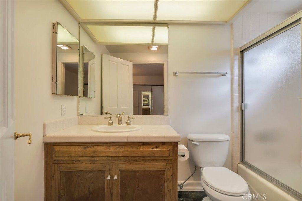 Image 24 of property listing at 4200 Gayle Drive, Tarzana, CA 91356
