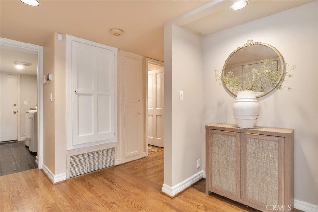 Image 25 of property listing at 4200 Gayle Drive, Tarzana, CA 91356