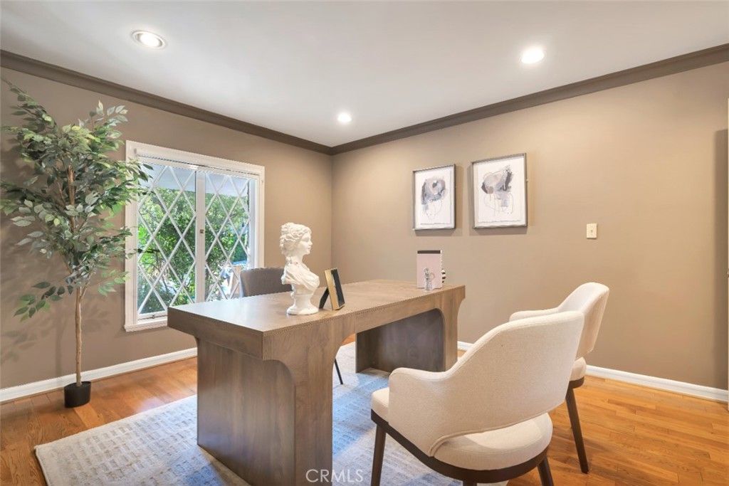 Image 27 of property listing at 4200 Gayle Drive, Tarzana, CA 91356