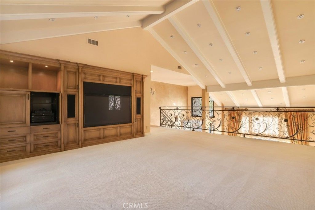 Image 32 of property listing at 4200 Gayle Drive, Tarzana, CA 91356