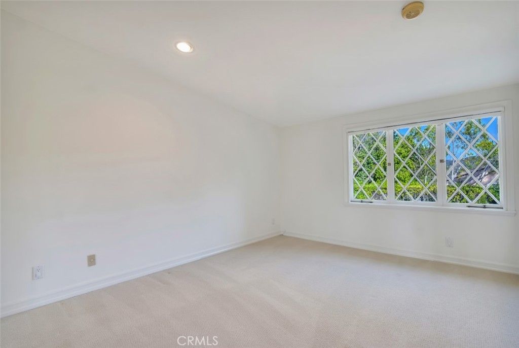 Image 34 of property listing at 4200 Gayle Drive, Tarzana, CA 91356