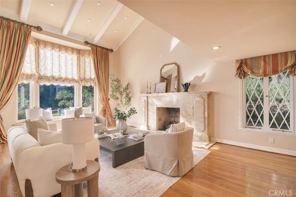 Image 4 of property listing at 4200 Gayle Drive, Tarzana, CA 91356