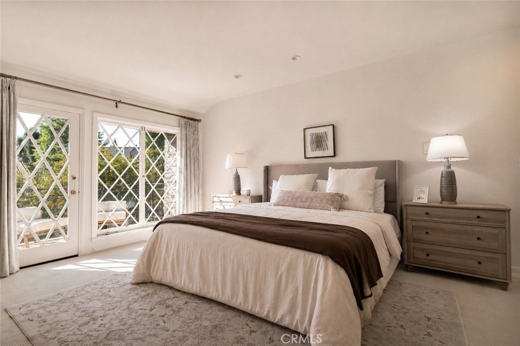 Image 41 of property listing at 4200 Gayle Drive, Tarzana, CA 91356