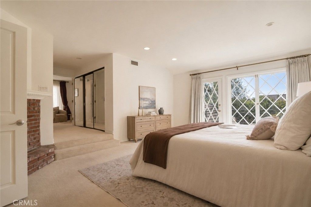 Image 43 of property listing at 4200 Gayle Drive, Tarzana, CA 91356