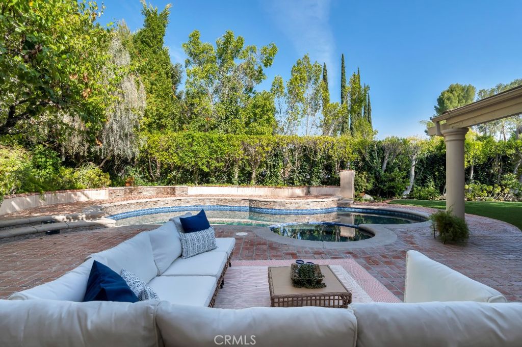Image 50 of property listing at 4200 Gayle Drive, Tarzana, CA 91356