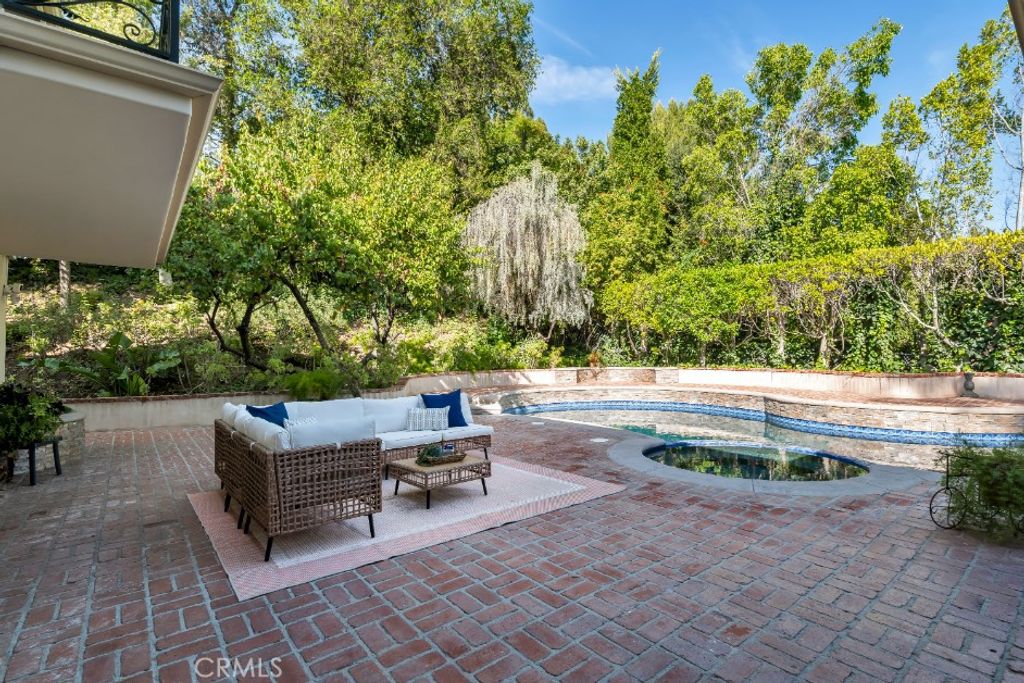 Image 51 of property listing at 4200 Gayle Drive, Tarzana, CA 91356