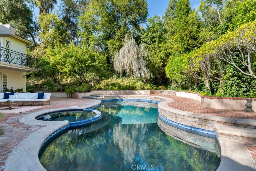 Image 54 of property listing at 4200 Gayle Drive, Tarzana, CA 91356