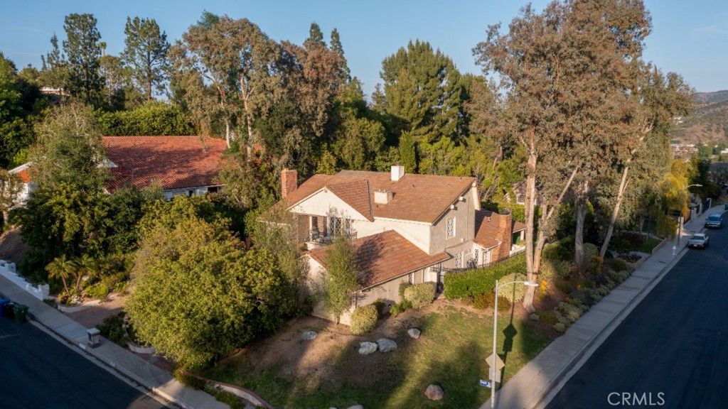 Image 57 of property listing at 4200 Gayle Drive, Tarzana, CA 91356