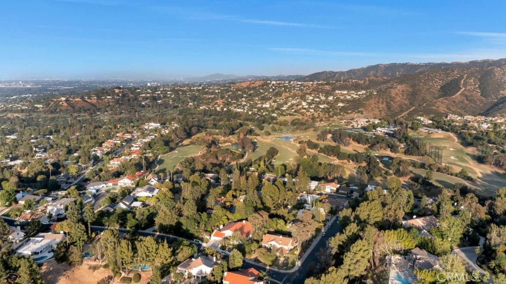 Image 59 of property listing at 4200 Gayle Drive, Tarzana, CA 91356