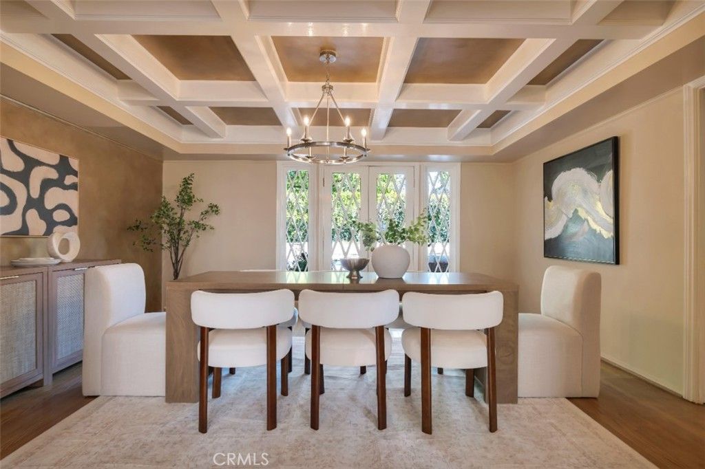 Image 6 of property listing at 4200 Gayle Drive, Tarzana, CA 91356