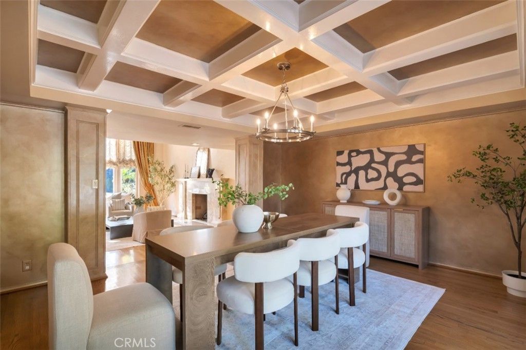 Image 7 of property listing at 4200 Gayle Drive, Tarzana, CA 91356