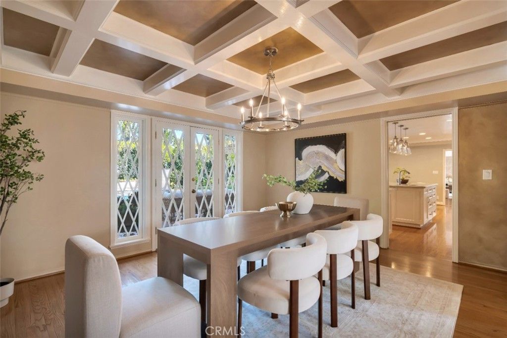 Image 8 of property listing at 4200 Gayle Drive, Tarzana, CA 91356