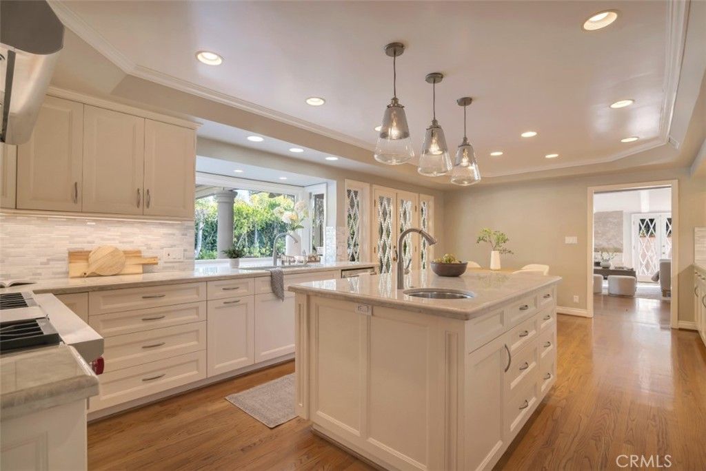 Image 9 of property listing at 4200 Gayle Drive, Tarzana, CA 91356
