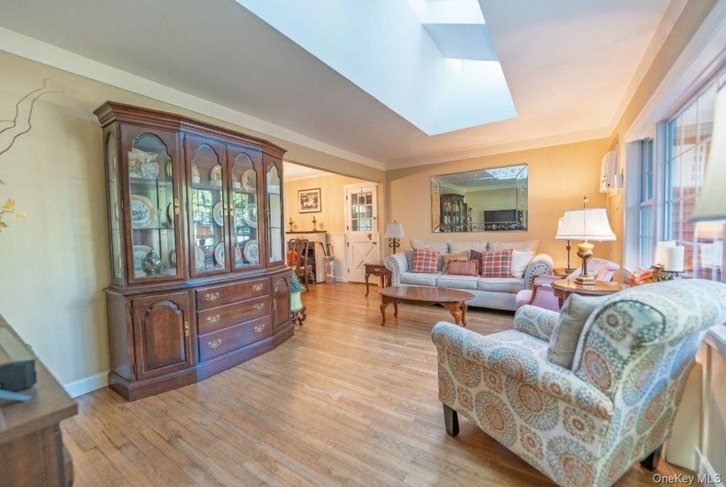 2 Charles Avenue, Huntington, NY 11743 — photo 3