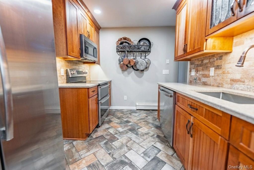 2 Charles Avenue, Huntington, NY 11743 — photo 5