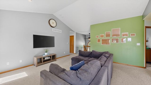 5208 Pinehurst Lane NW, Rochester, MN 55901