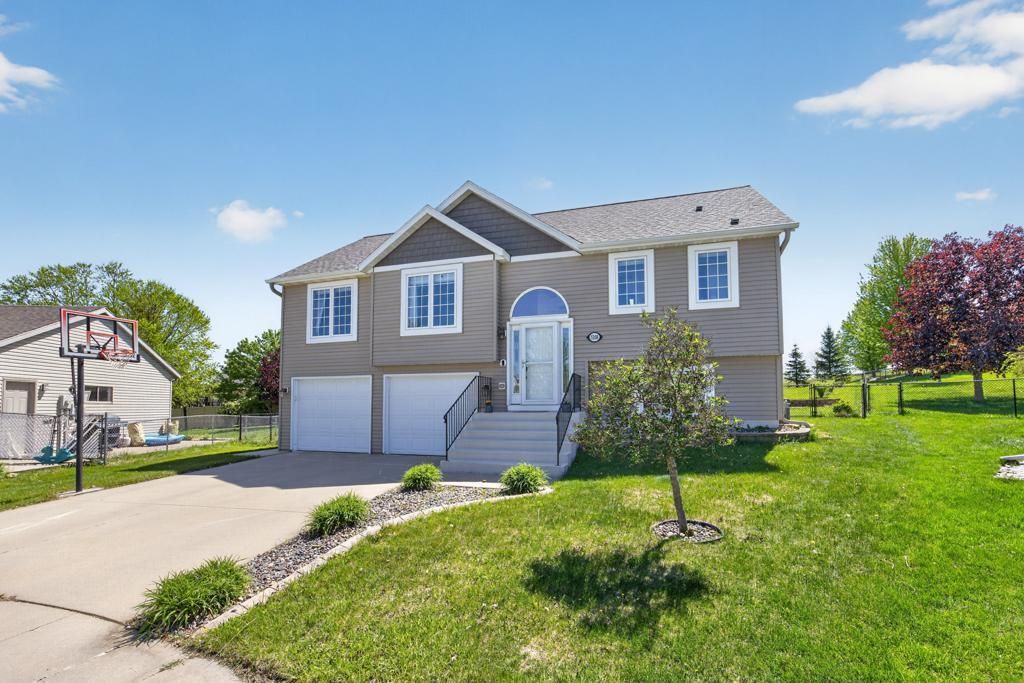 5208 Pinehurst Lane NW, Rochester, MN 55901