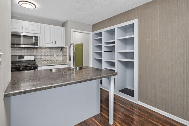 1207 Holly Drive, Norwalk, IA 50211