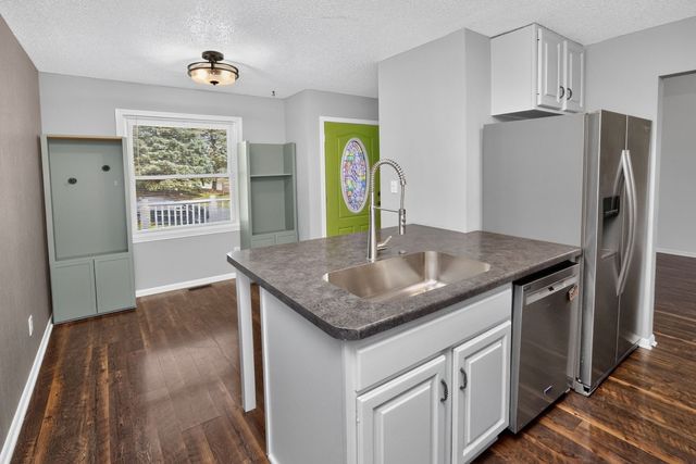 1207 Holly Drive, Norwalk, IA 50211