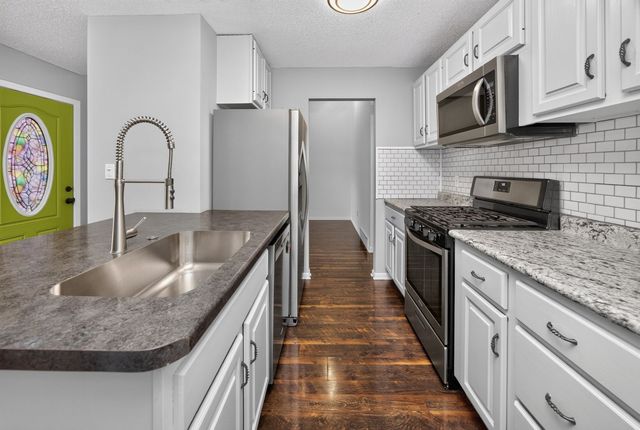 1207 Holly Drive, Norwalk, IA 50211