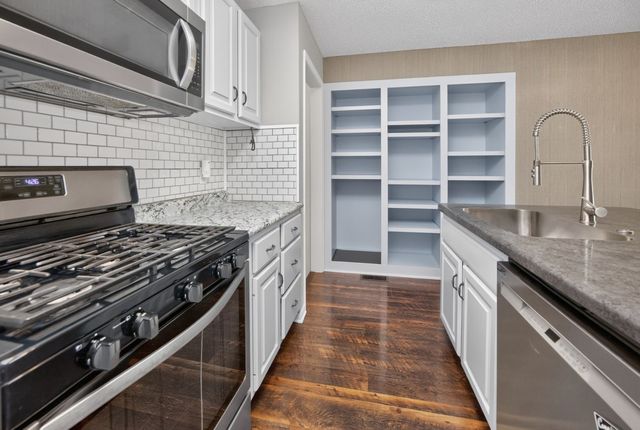 1207 Holly Drive, Norwalk, IA 50211