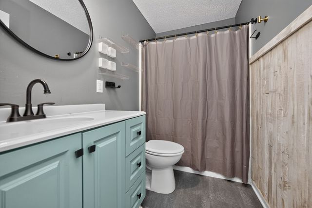 1207 Holly Drive, Norwalk, IA 50211