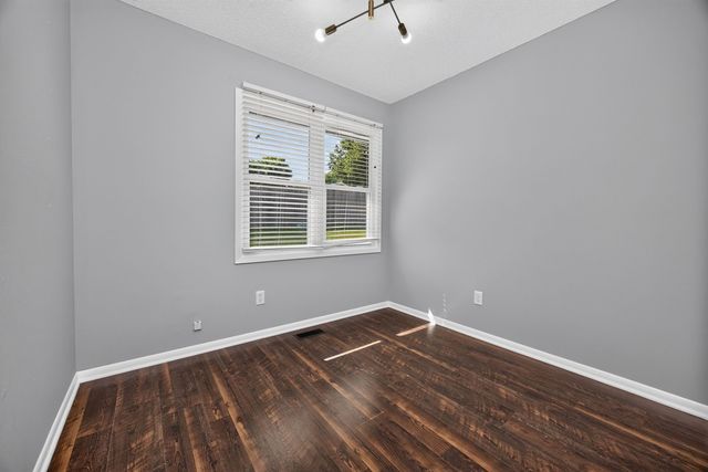 1207 Holly Drive, Norwalk, IA 50211
