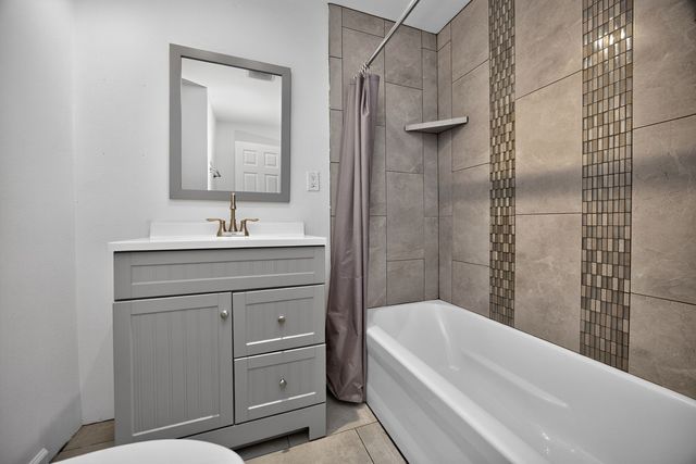 1207 Holly Drive, Norwalk, IA 50211