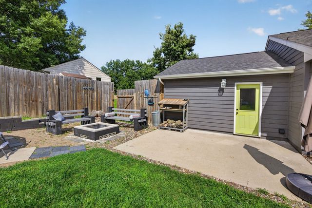 1207 Holly Drive, Norwalk, IA 50211
