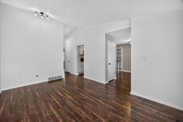 1207 Holly Drive, Norwalk, IA 50211