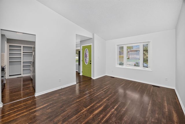 1207 Holly Drive, Norwalk, IA 50211