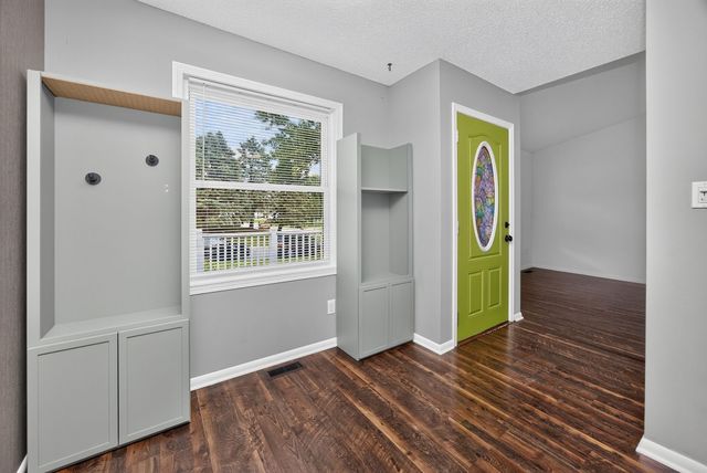 1207 Holly Drive, Norwalk, IA 50211