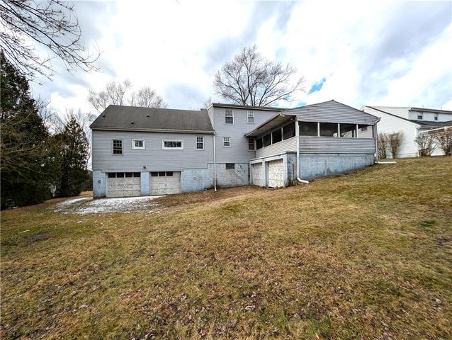2139 Northwest Drive, North Huntingdon, PA 15642
