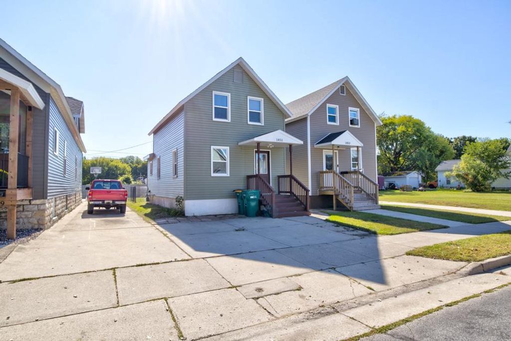 1851 WISCONSIN STREET, Marinette, WI 54143