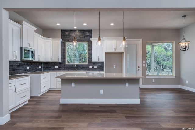 153 Spotted Horse Trail, Bandera, TX 78003