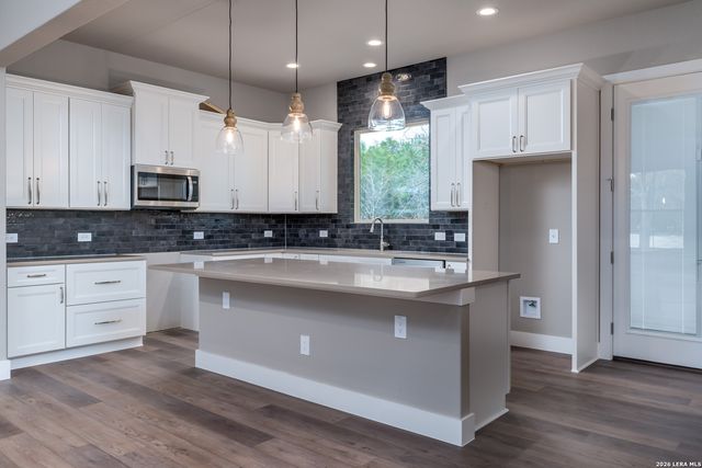153 Spotted Horse Trail, Bandera, TX 78003