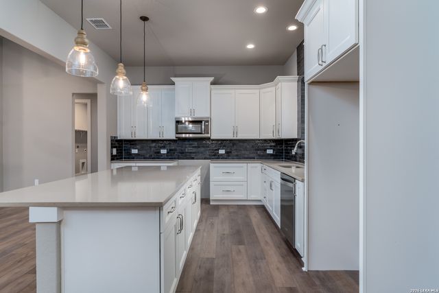 153 Spotted Horse Trail, Bandera, TX 78003