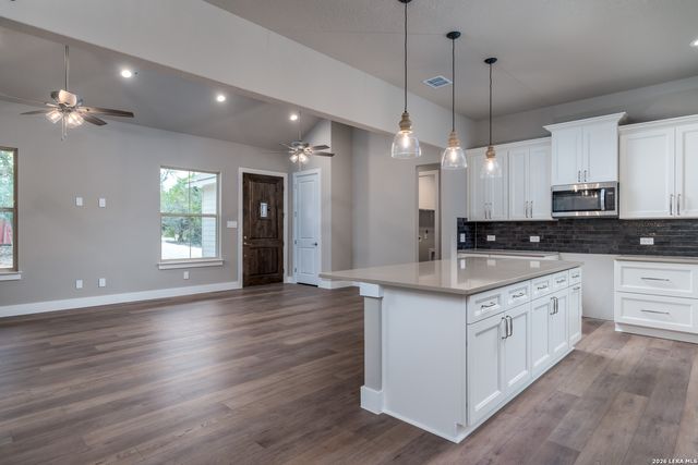 153 Spotted Horse Trail, Bandera, TX 78003