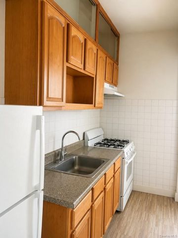 834 E 229th Street, Bronx, NY 10466