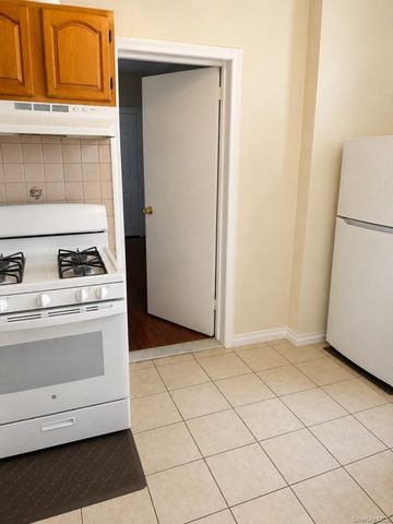 834 E 229th Street, Bronx, NY 10466