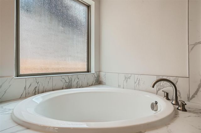 941 Rabbit Brush RD, Leander, TX 78641