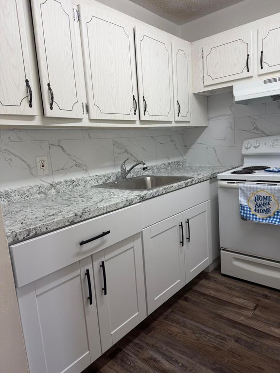 180 Windsor, West Palm Beach, FL 33417