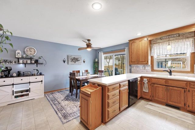 2277 REDPEPPER TRAIL, Suamico, WI 54313