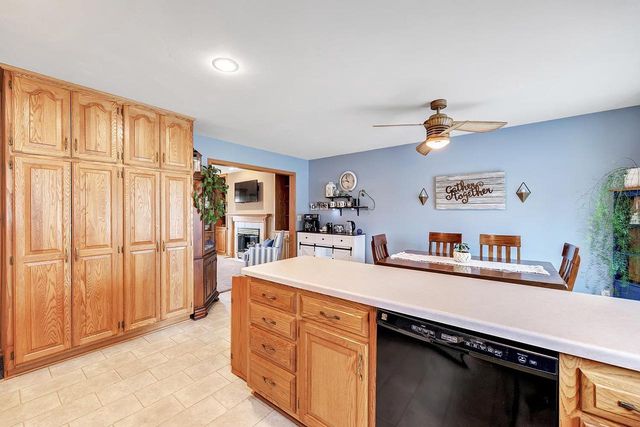 2277 REDPEPPER TRAIL, Suamico, WI 54313
