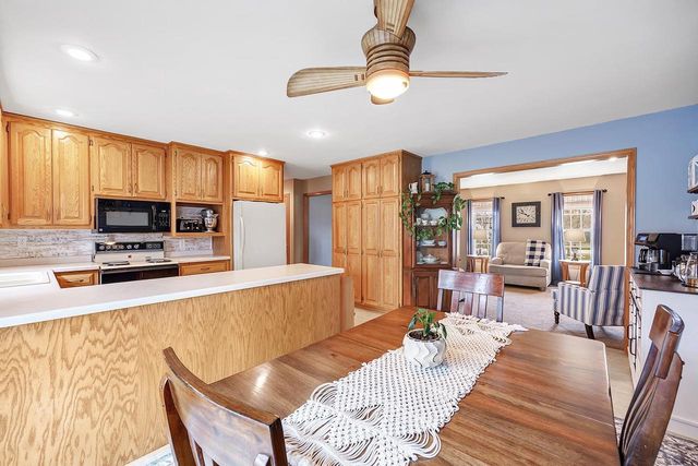2277 REDPEPPER TRAIL, Suamico, WI 54313